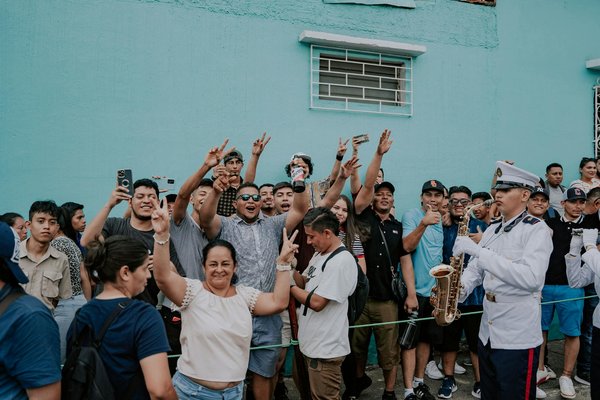 Stratégies innovantes pour les collectivités : comment promouvoir les artistes de rue et enrichir les spectacles en plein air ?